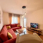 White Homes 1br - Point *