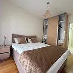 White Homes 1br - Point *