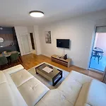 White Homes 1br - Point