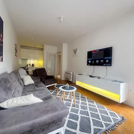 White Homes 1br - Point Apartment *
