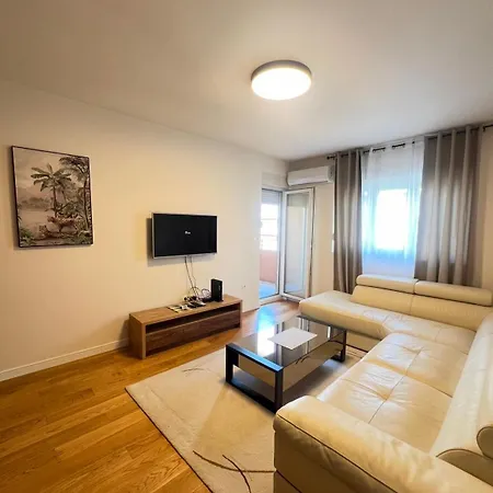 White Homes 1br - Point * Podgorica