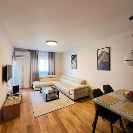 White Homes 1br - Point * פודגוריצה