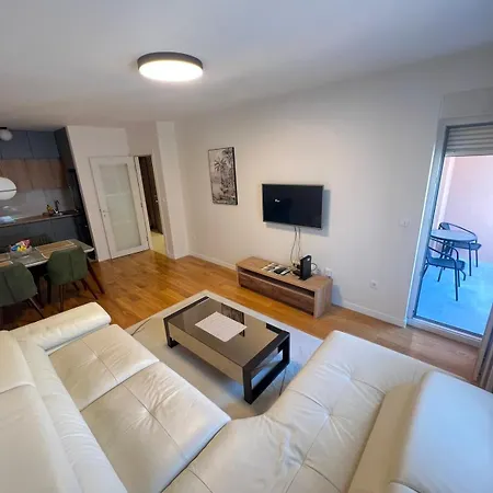 White Homes 1br - Point